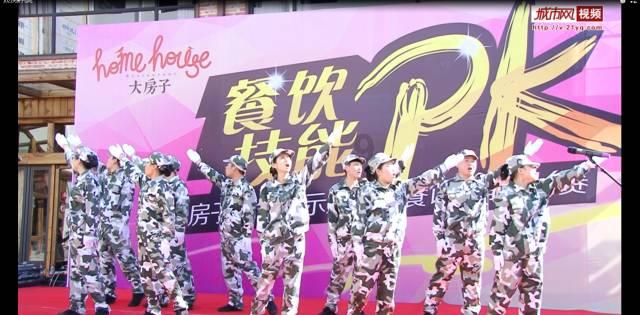 镇平县东方华益志愿者团队开展“小包裹大梦想”进校园活动